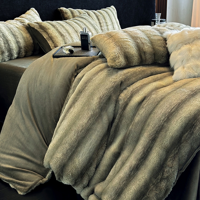 91家纺网 家纺一手货源 找家纺 若未家居 LOVEWE HOUSE 2025新款丹麦貂A版350克B版220克全消光牛奶绒简约高级感皮草绒四件套-龙猫（控价券后不低于298） 龙猫-松绿