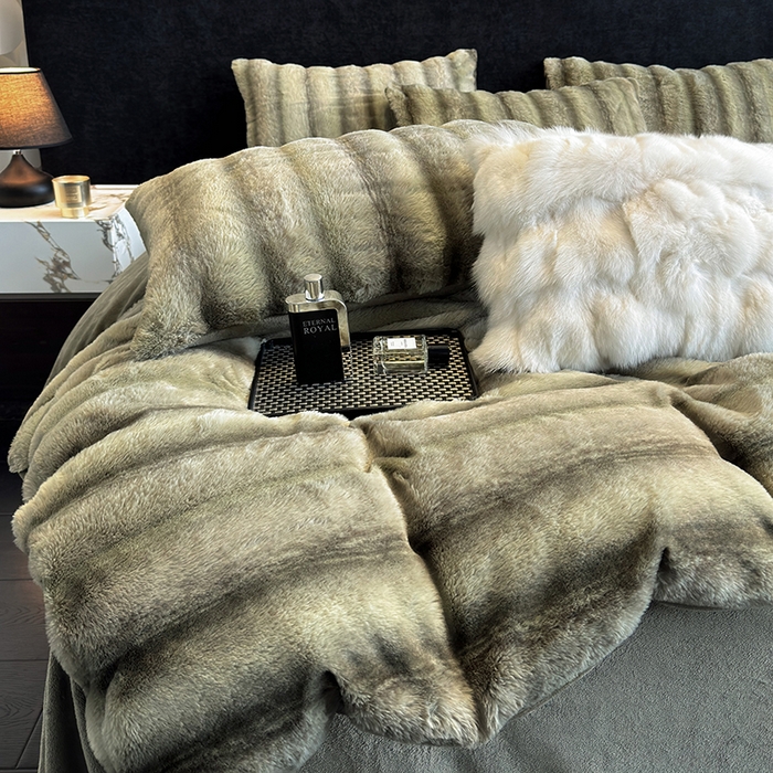 91家纺网 家纺一手货源 找家纺 若未家居 LOVEWE HOUSE 2025新款丹麦貂A版350克B版220克全消光牛奶绒简约高级感皮草绒四件套-龙猫（控价券后不低于298） 龙猫-松绿