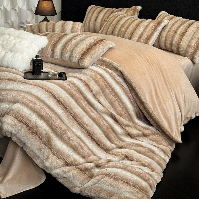 91家纺网 家纺一手货源 找家纺 若未家居 LOVEWE HOUSE 2025新款丹麦貂A版350克B版220克全消光牛奶绒简约高级感皮草绒四件套-龙猫（控价券后不低于298） 龙猫-驼色