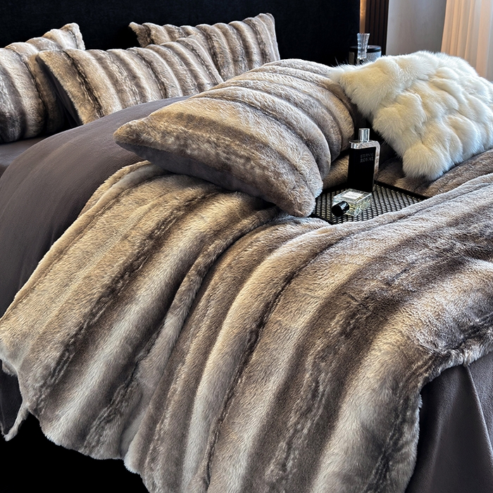 91家纺网 家纺一手货源 找家纺 若未家居 LOVEWE HOUSE 2025新款丹麦貂A版350克B版220克全消光牛奶绒简约高级感皮草绒四件套-龙猫（控价券后不低于298） 龙猫-渐灰