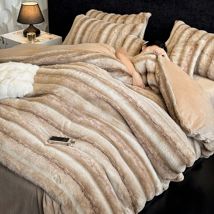 91家纺网 家纺一手货源 找家纺 若未家居 LOVEWE HOUSE 2025新款丹麦貂A版350克B版220克全消光牛奶绒简约高级感皮草绒四件套-龙猫（控价券后不低于298） 龙猫-驼色