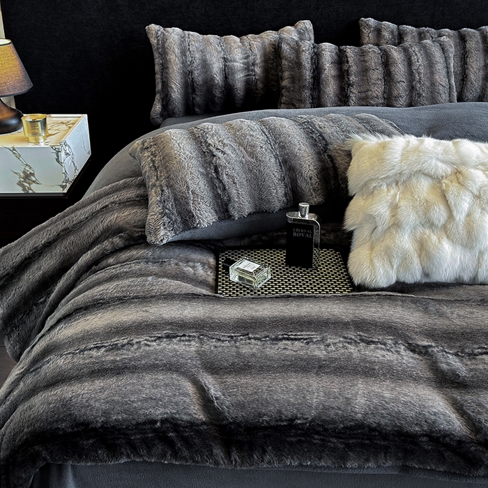 91家纺网 家纺一手货源 找家纺 若未家居 LOVEWE HOUSE 2025新款丹麦貂A版350克B版220克全消光牛奶绒简约高级感皮草绒四件套-龙猫（控价券后不低于298） 龙猫-午夜蓝