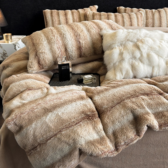 91家纺网 家纺一手货源 找家纺 若未家居 LOVEWE HOUSE 2025新款丹麦貂A版350克B版220克全消光牛奶绒简约高级感皮草绒四件套-龙猫（控价券后不低于298） 龙猫-驼色