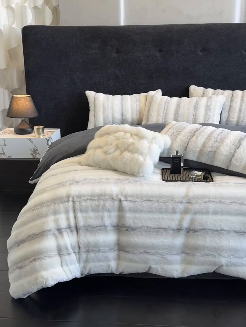 91家纺网 家纺一手货源 找家纺 （总）若未家居 LOVEWE HOUSE 2025新款丹麦貂A版350克B版220克全消光牛奶绒简约高级感皮草绒四件套-龙猫（控价券后不低于298）