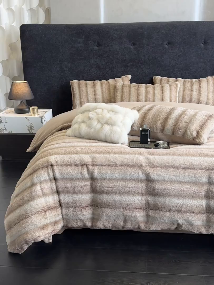 91家纺网 家纺一手货源 找家纺 若未家居 LOVEWE HOUSE 2025新款丹麦貂A版350克B版220克全消光牛奶绒简约高级感皮草绒四件套-龙猫（控价券后不低于298） 龙猫-驼色