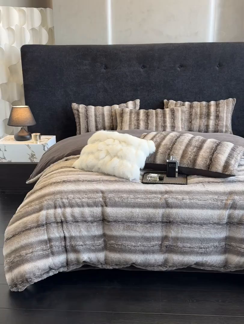 91家纺网 家纺一手货源 找家纺 若未家居 LOVEWE HOUSE 2025新款丹麦貂A版350克B版220克全消光牛奶绒简约高级感皮草绒四件套-龙猫（控价券后不低于298） 龙猫-渐灰