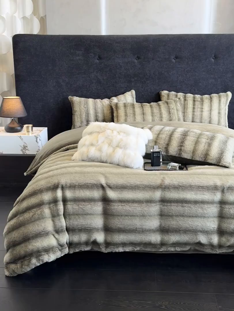 91家纺网 家纺一手货源 找家纺 若未家居 LOVEWE HOUSE 2025新款丹麦貂A版350克B版220克全消光牛奶绒简约高级感皮草绒四件套-龙猫（控价券后不低于298） 龙猫-松绿