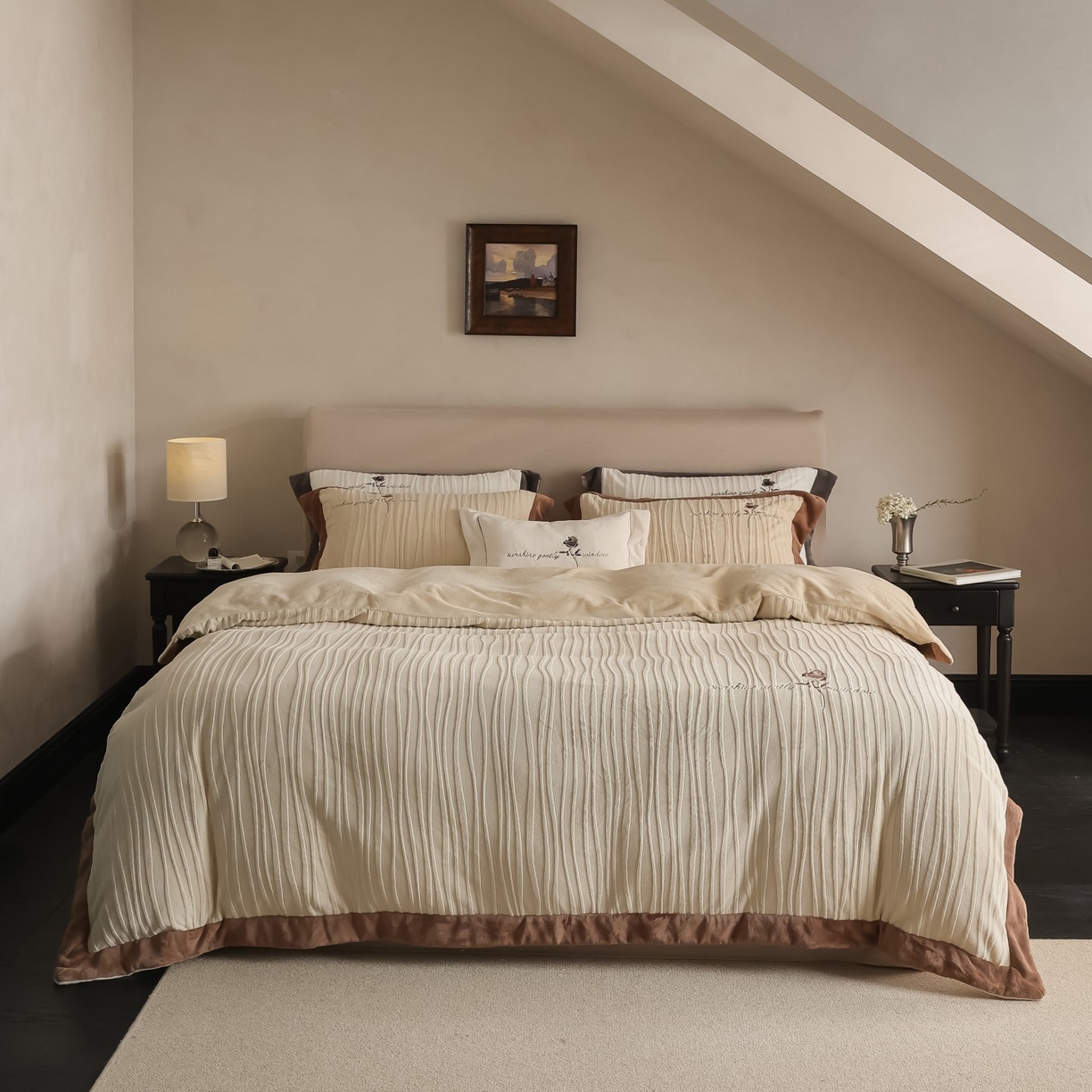 91家纺网 家纺一手货源 找家纺 初拾 2025新款230g全消光牛奶绒雕花 ”小资感“四件套-伯爵茶 伯爵茶-栗子棕