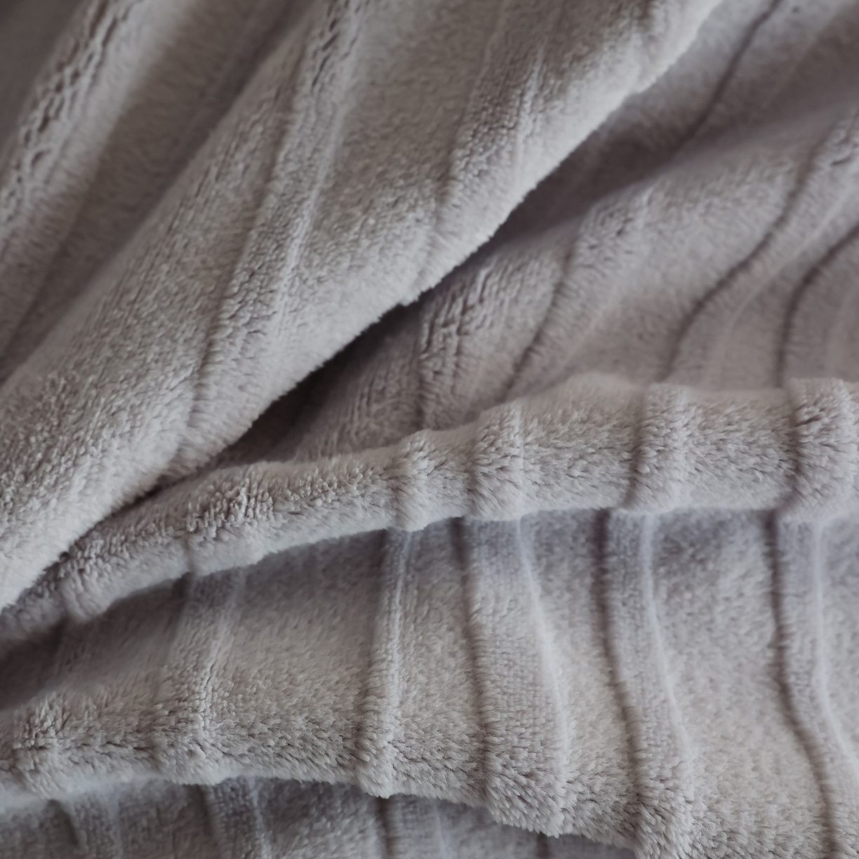 91家纺网 家纺一手货源 找家纺 初拾 2025新款230g全消光牛奶绒雕花 ”小资感“四件套-伯爵茶 伯爵茶-高级灰