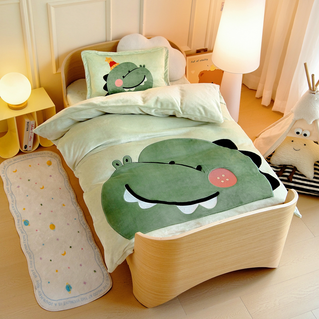 91家纺网 家纺一手货源 找家纺 梵赫 2025新款加厚牛奶绒贴布绣原创卡通幼儿园套件儿童三件套 超级小萌怪