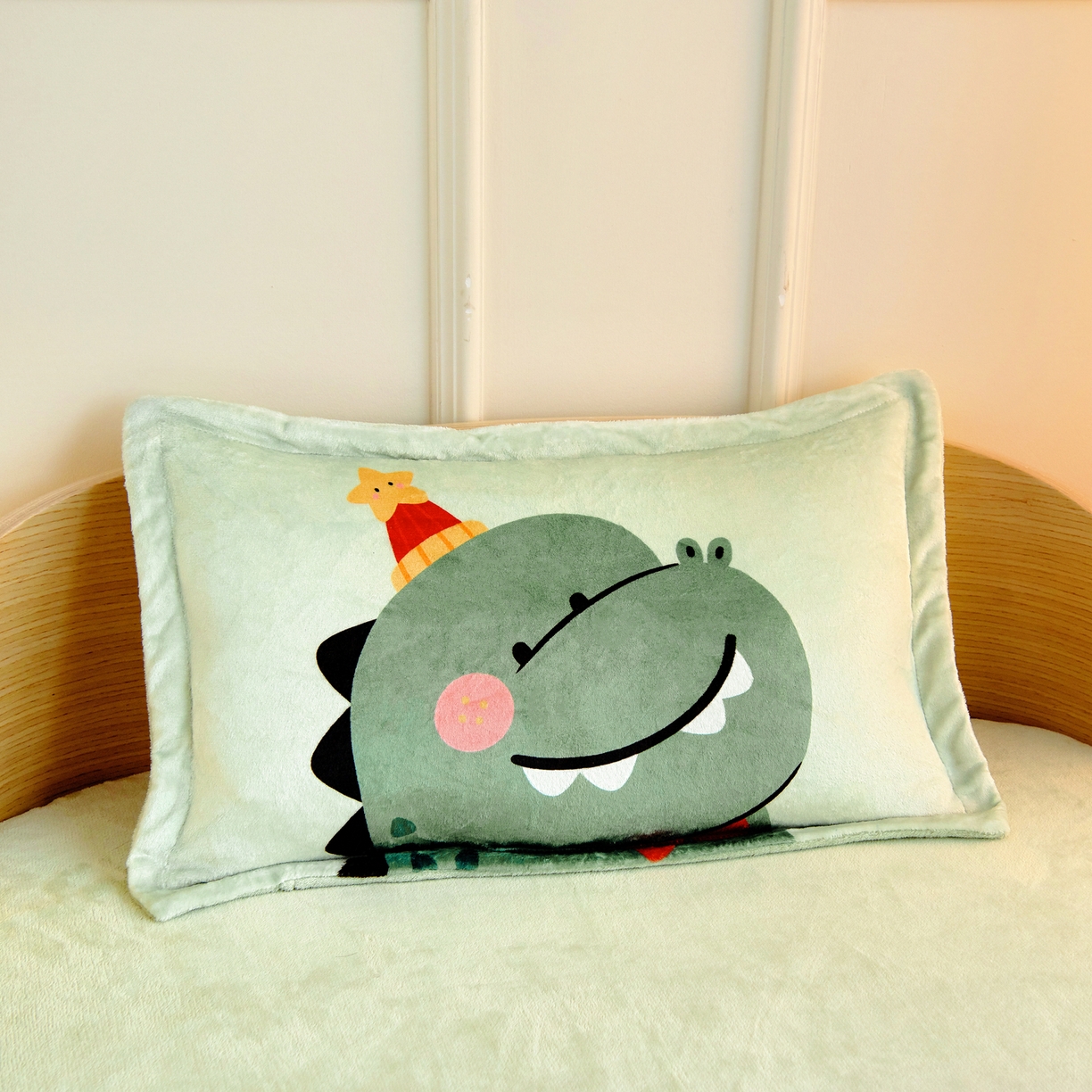 91家纺网 家纺一手货源 找家纺 梵赫 2025新款加厚牛奶绒贴布绣原创卡通幼儿园套件儿童三件套 超级小萌怪