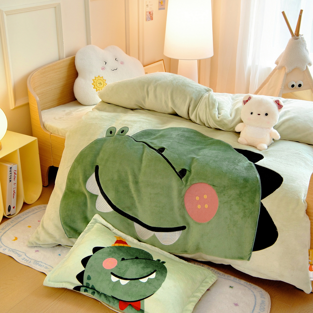 91家纺网 家纺一手货源 找家纺 梵赫 2025新款加厚牛奶绒贴布绣原创卡通幼儿园套件儿童三件套 超级小萌怪