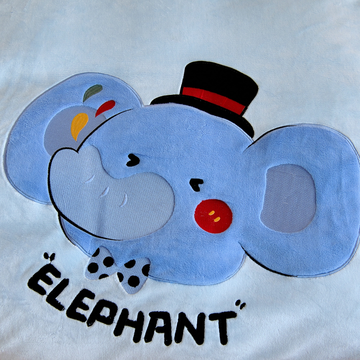 91家纺网 家纺一手货源 找家纺 梵赫 2025新款加厚牛奶绒贴布绣原创卡通幼儿园套件儿童三件套 大象先生