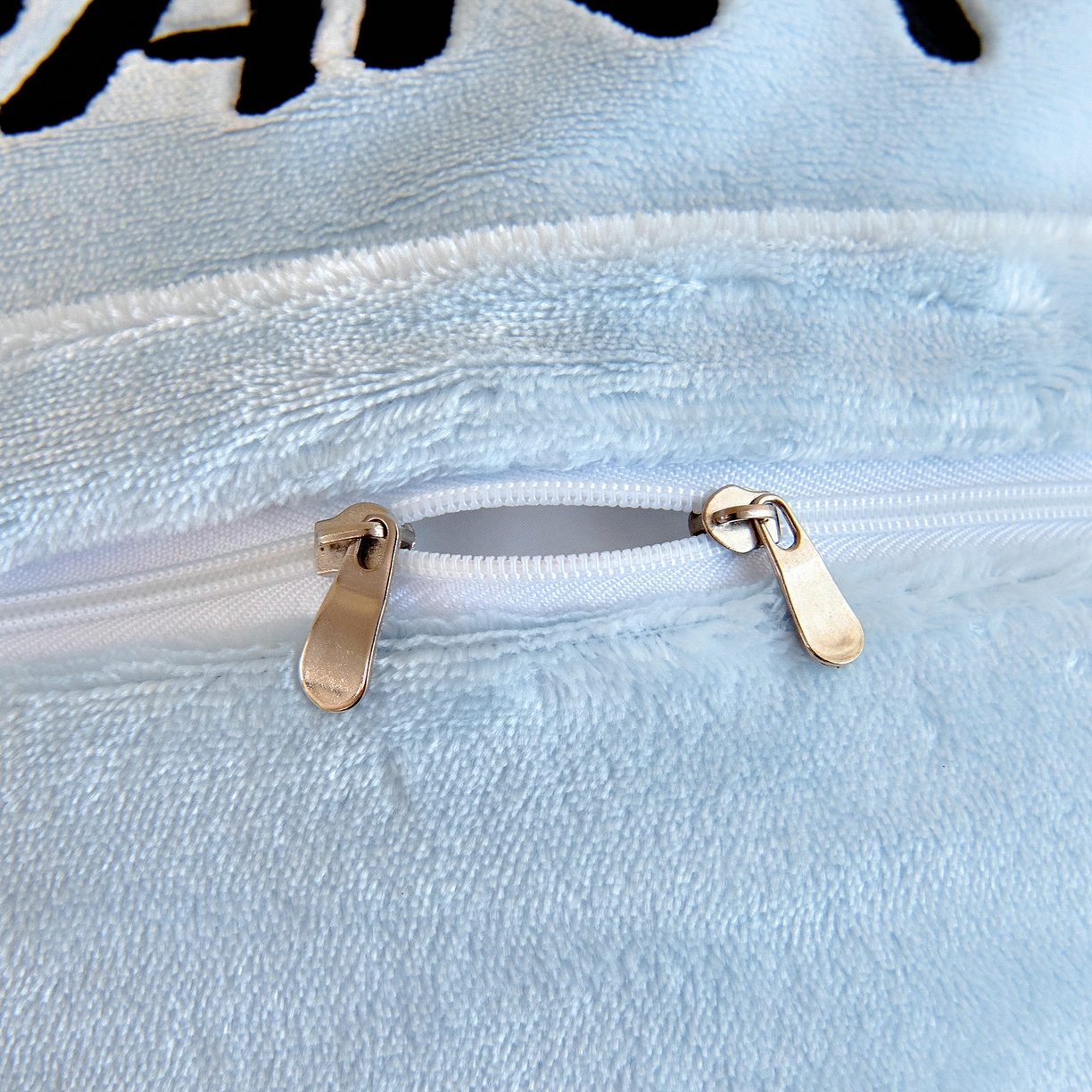 91家纺网 家纺一手货源 找家纺 梵赫 2025新款加厚牛奶绒贴布绣原创卡通幼儿园套件儿童三件套 大象先生