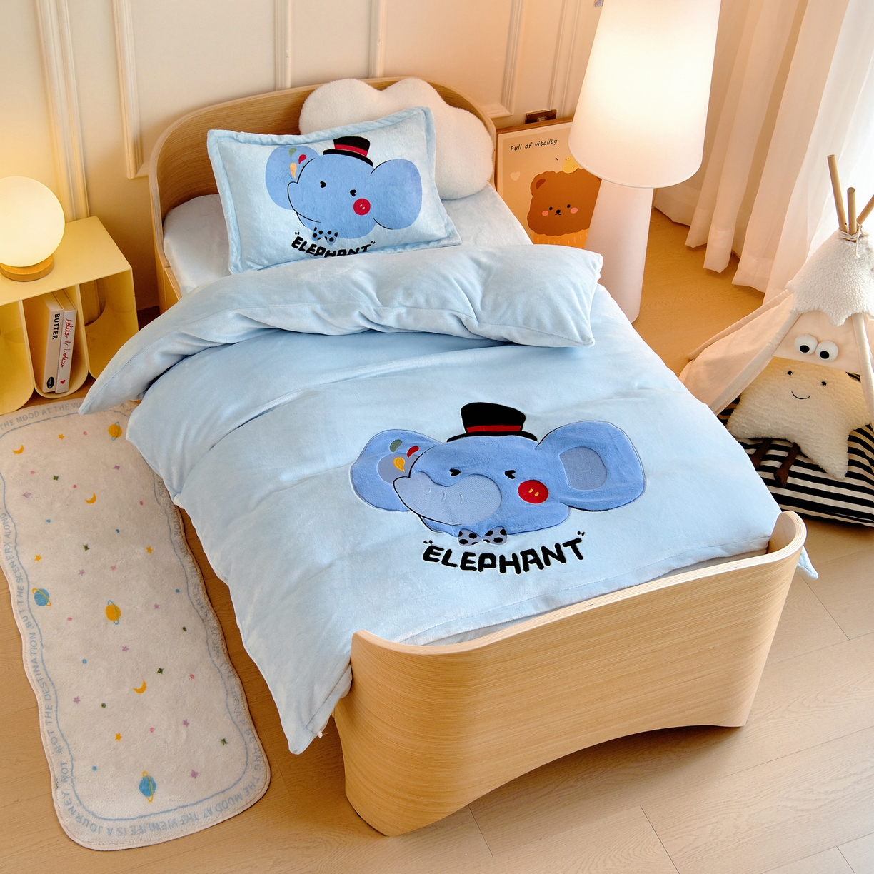 91家纺网 家纺一手货源 找家纺 梵赫 2025新款加厚牛奶绒贴布绣原创卡通幼儿园套件儿童三件套 大象先生