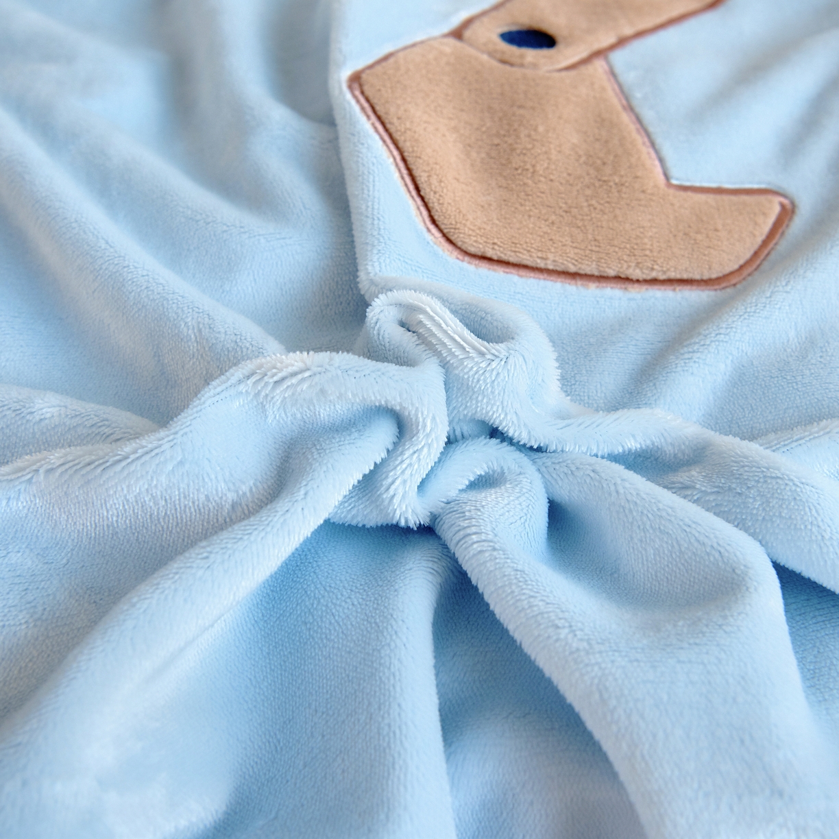 91家纺网 家纺一手货源 找家纺 梵赫 2025新款加厚牛奶绒贴布绣原创卡通幼儿园套件儿童三件套 机灵小挖机