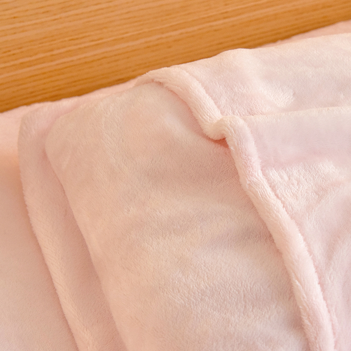 91家纺网 家纺一手货源 找家纺 梵赫 2025新款加厚牛奶绒贴布绣原创卡通幼儿园套件儿童三件套 围巾兔