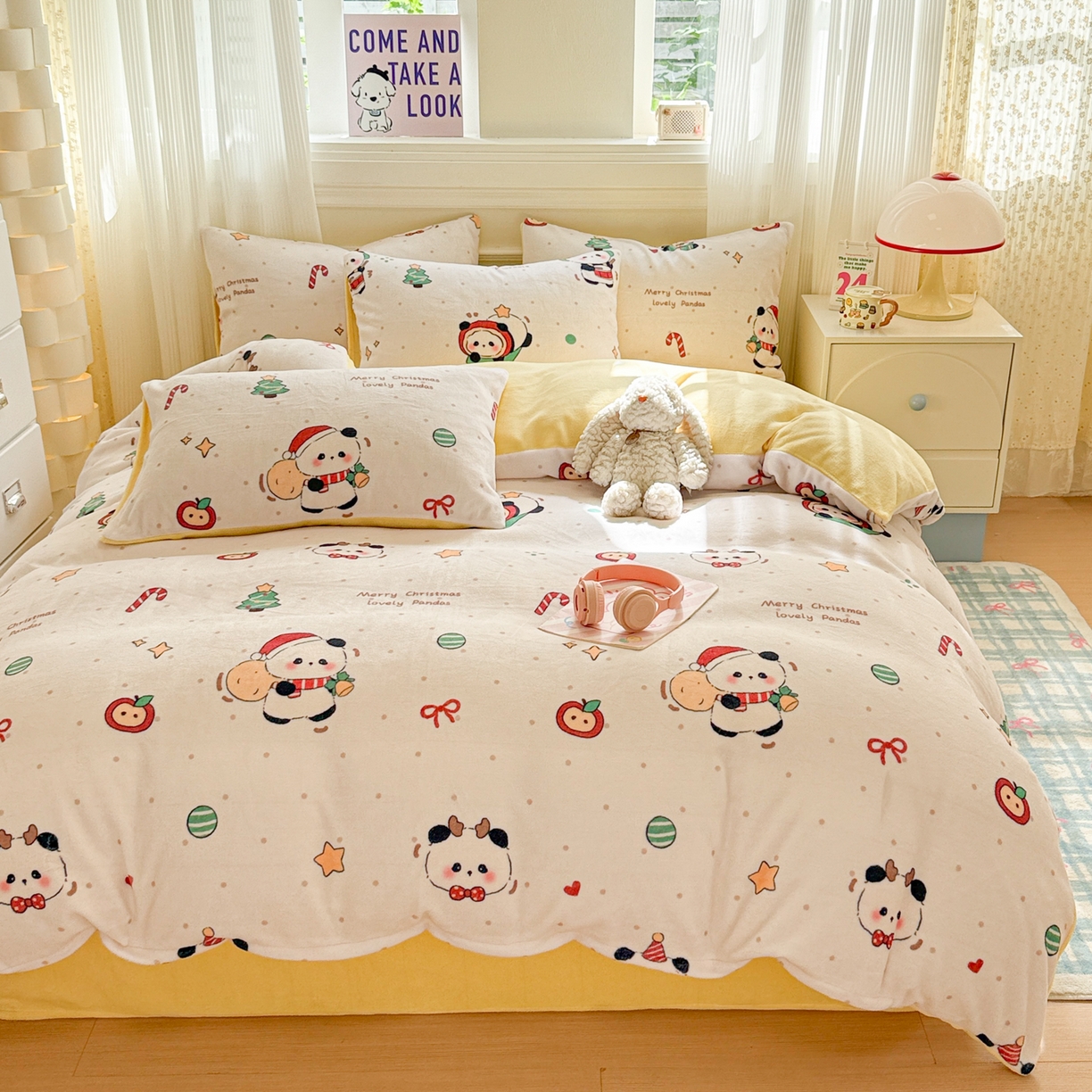 91家纺网 家纺一手货源 找家纺 呗旺鹿 2025新款A类牛奶绒数码印花卡通小清新四件套（场景二） 圣诞丫丫