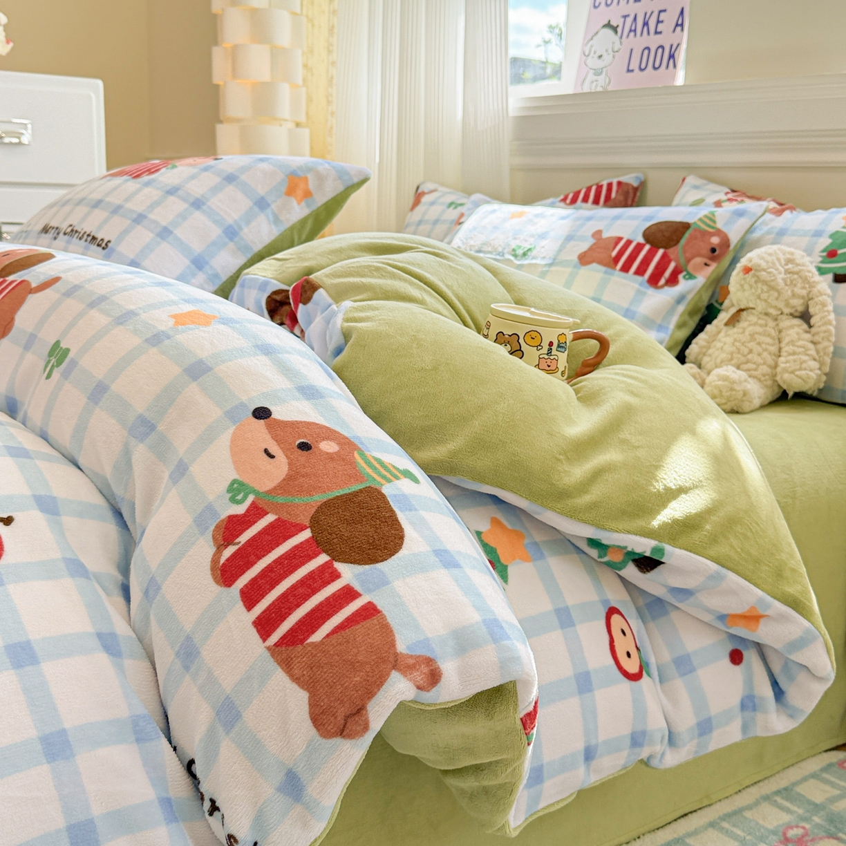 呗旺鹿 2025新款A类牛奶绒数码印花卡通小清新四件套（场景二） 圣诞腊肠狗