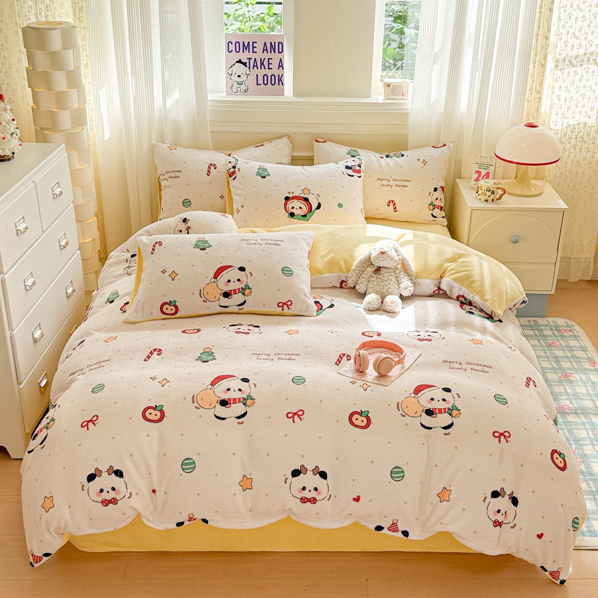 91家纺网 家纺一手货源 找家纺 呗旺鹿 2025新款A类牛奶绒数码印花卡通小清新四件套（场景二） 圣诞丫丫