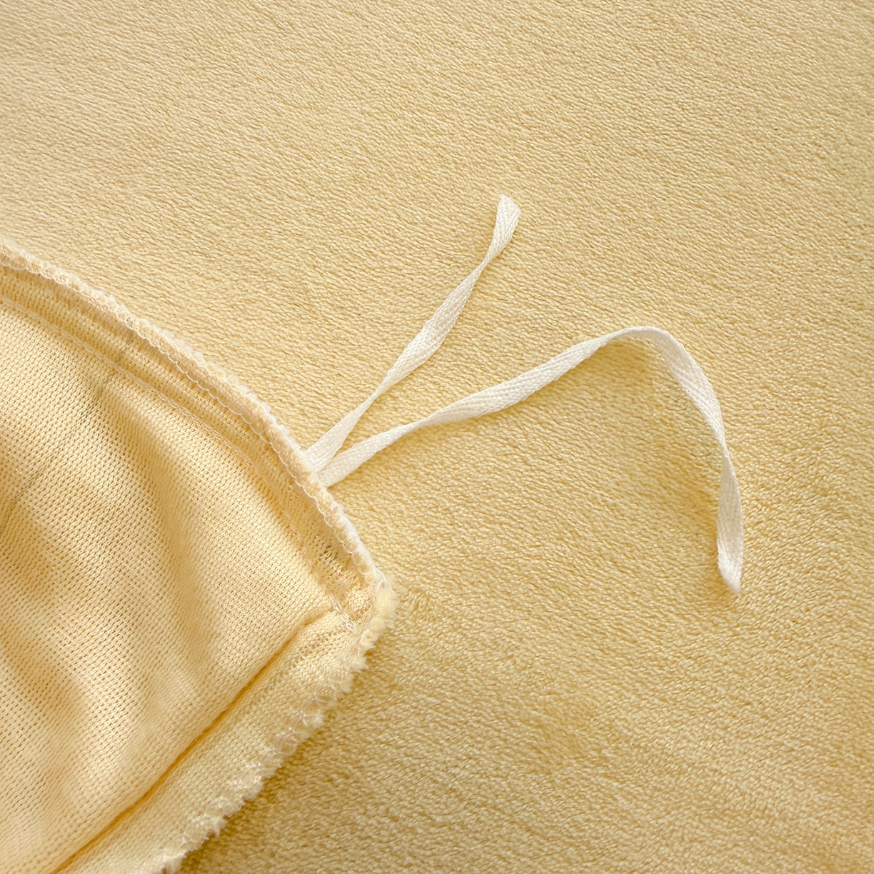 91家纺网 家纺一手货源 找家纺 呗旺鹿 2025新款A类牛奶绒数码印花卡通小清新四件套（场景二） 多彩笑脸