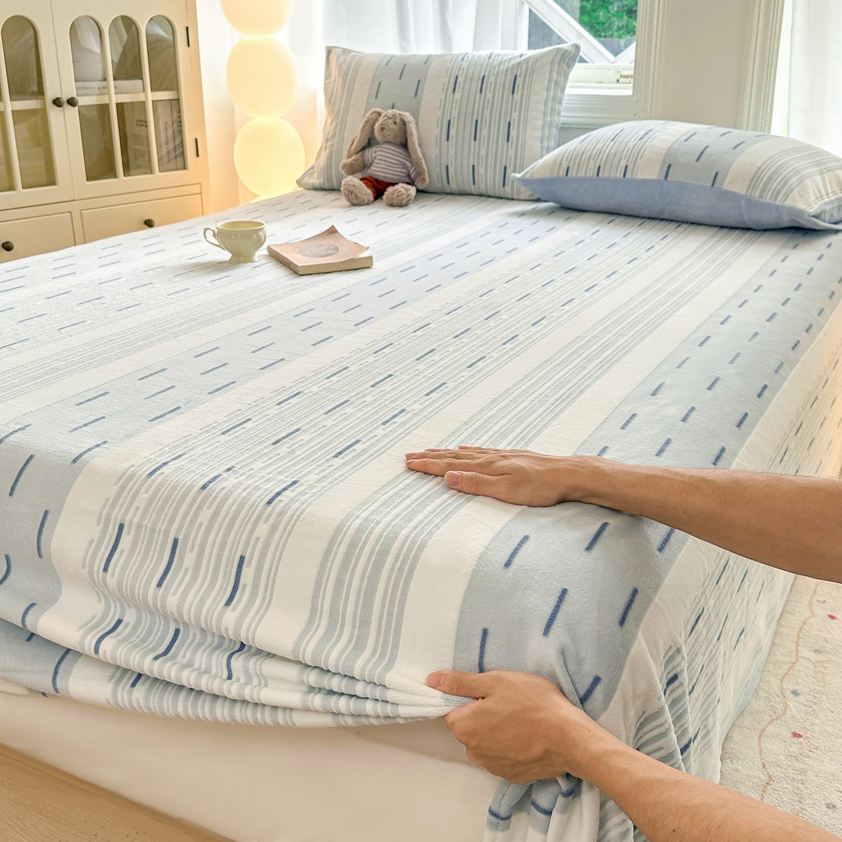 91家纺网 家纺一手货源 找家纺 灰鲸 2025新款立体雕花牛奶绒床单单床单单品床单单件 速写-蓝