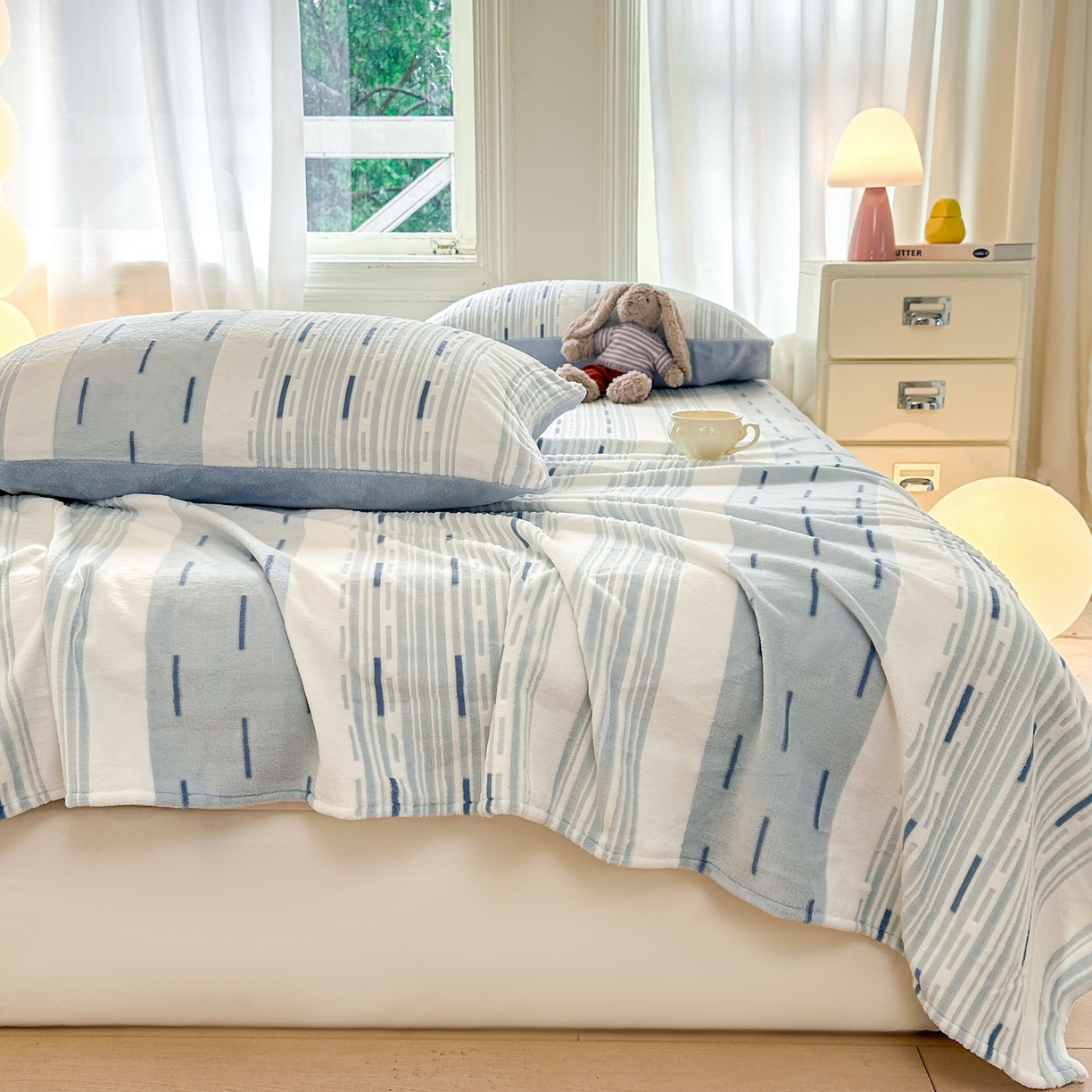 91家纺网 家纺一手货源 找家纺 灰鲸 2025新款立体雕花牛奶绒床单单床单单品床单单件 速写-蓝