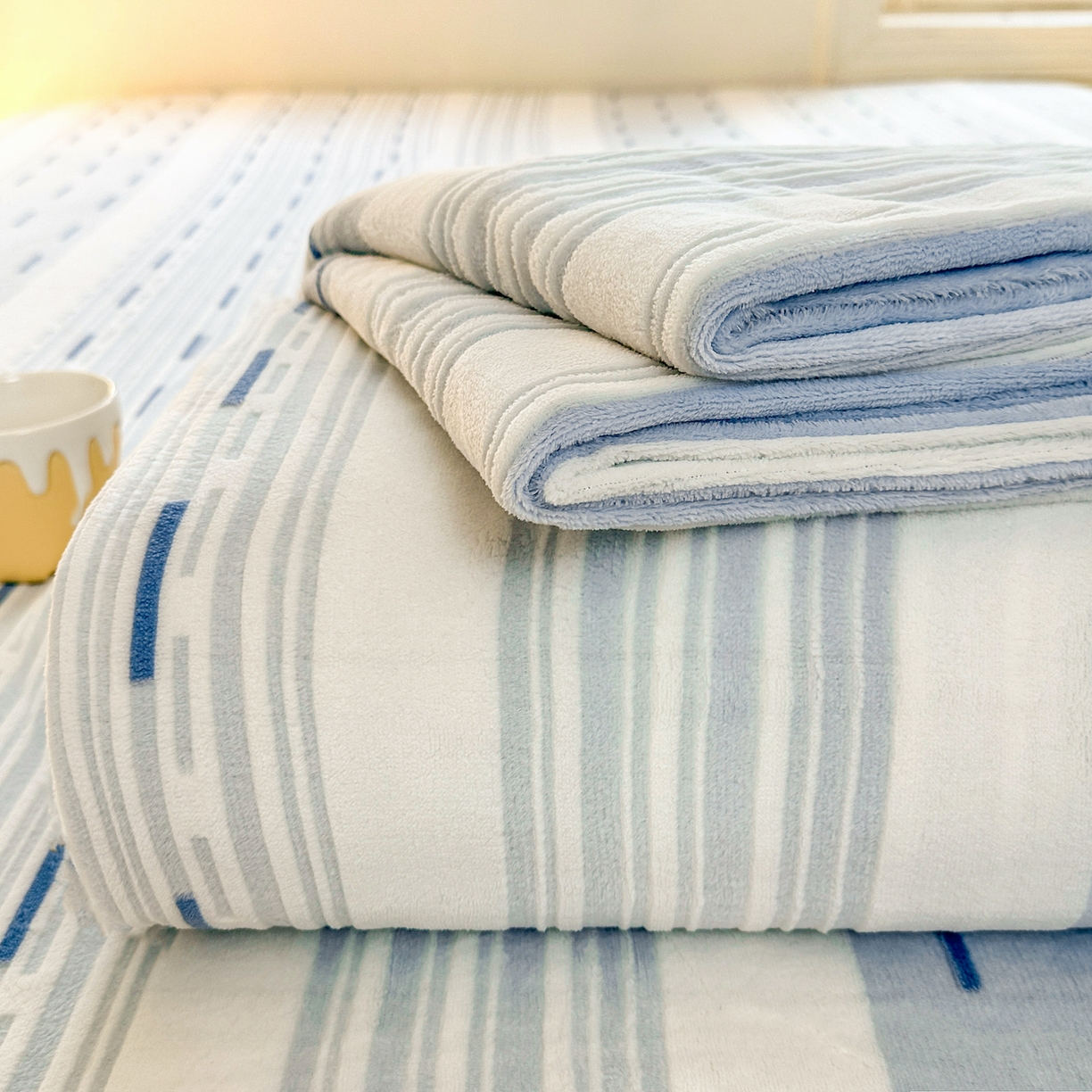 91家纺网 家纺一手货源 找家纺 灰鲸 2025新款立体雕花牛奶绒床单单床单单品床单单件 速写-蓝