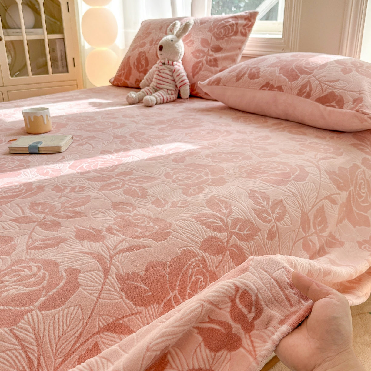 灰鲸 2025新款立体雕花牛奶绒床单单床单单品床单单件 爱意-粉