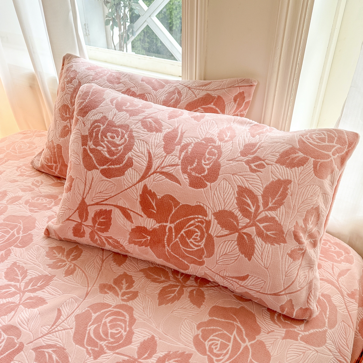 91家纺网 家纺一手货源 找家纺 灰鲸 2025新款立体雕花牛奶绒床单单床单单品床单单件 爱意-粉