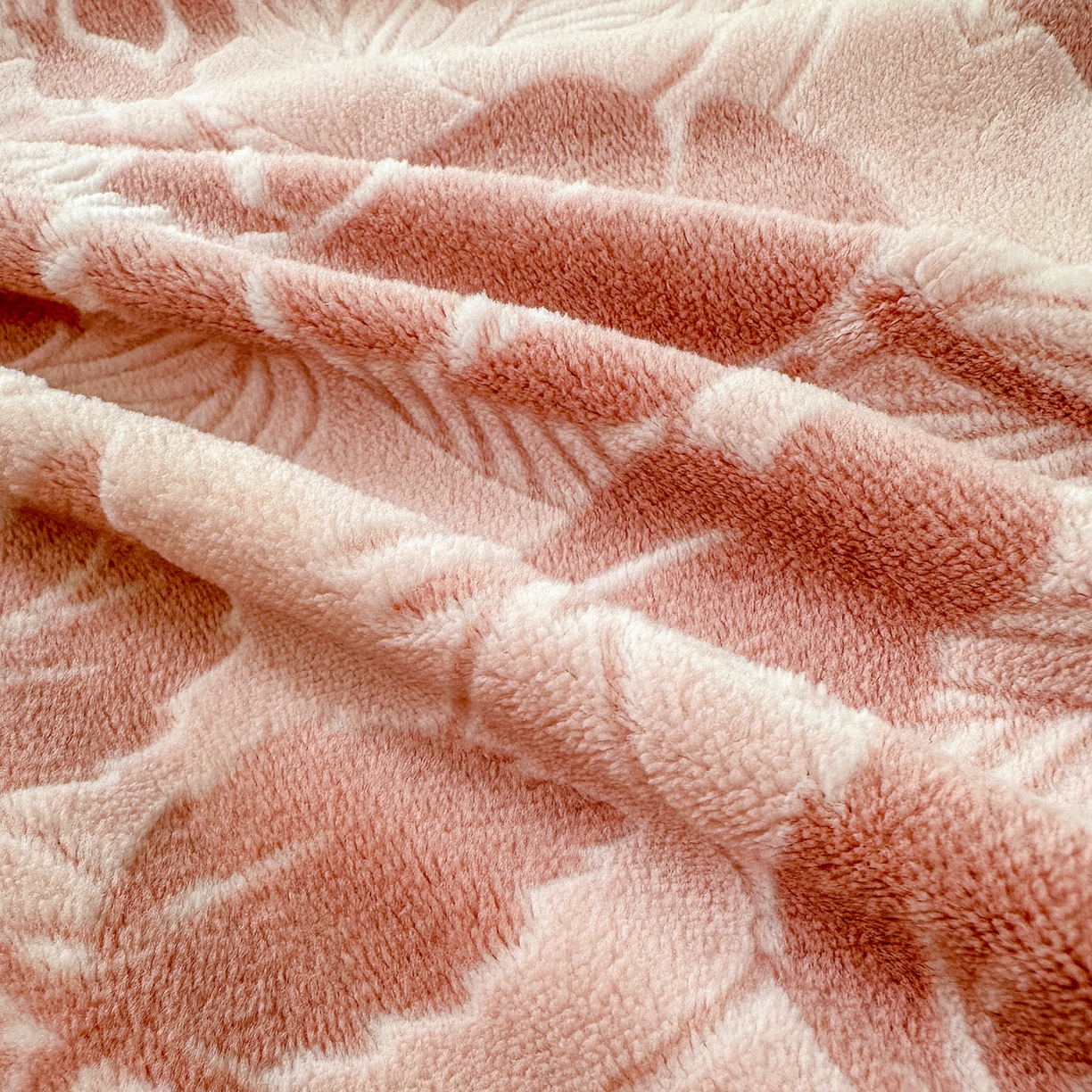 91家纺网 家纺一手货源 找家纺 灰鲸 2025新款立体雕花牛奶绒床单单床单单品床单单件 爱意-粉