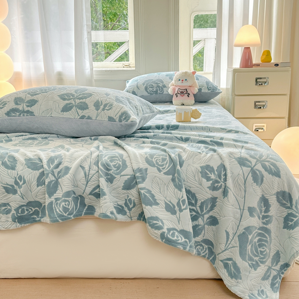 91家纺网 家纺一手货源 找家纺 灰鲸 2025新款立体雕花牛奶绒床单单床单单品床单单件 爱意-蓝