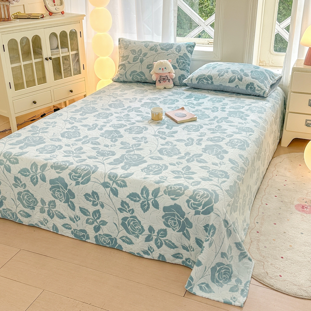 91家纺网 家纺一手货源 找家纺 灰鲸 2025新款立体雕花牛奶绒床单单床单单品床单单件 爱意-蓝