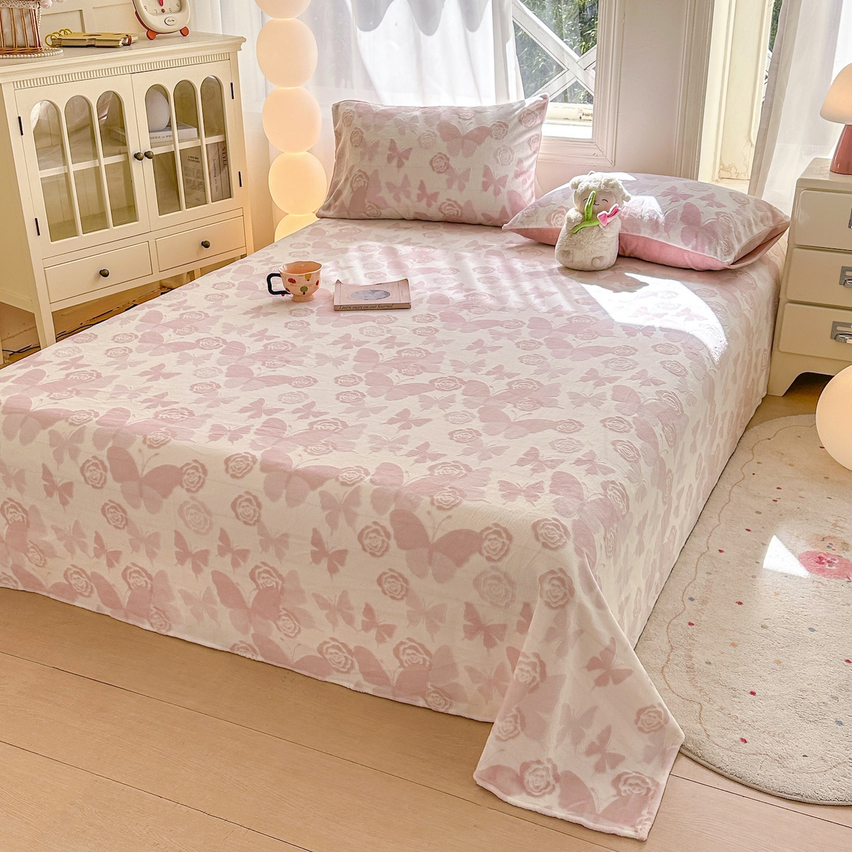 91家纺网 家纺一手货源 找家纺 灰鲸 2025新款立体雕花牛奶绒床单单床单单品床单单件 蝶花-粉