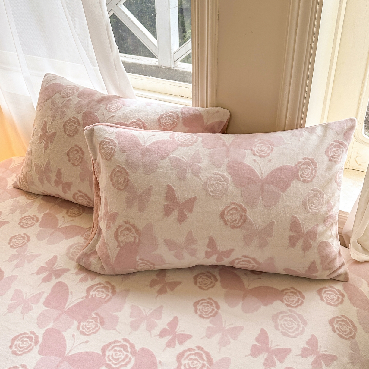 91家纺网 家纺一手货源 找家纺 灰鲸 2025新款立体雕花牛奶绒床单单床单单品床单单件 蝶花-粉