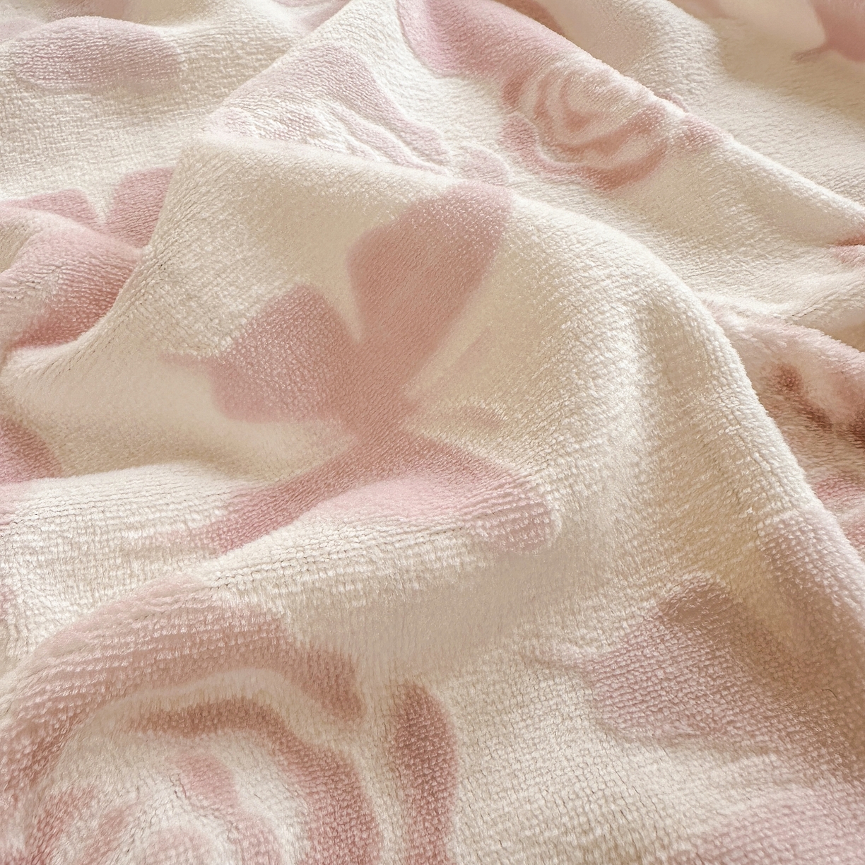 91家纺网 家纺一手货源 找家纺 灰鲸 2025新款立体雕花牛奶绒床单单床单单品床单单件 蝶花-粉