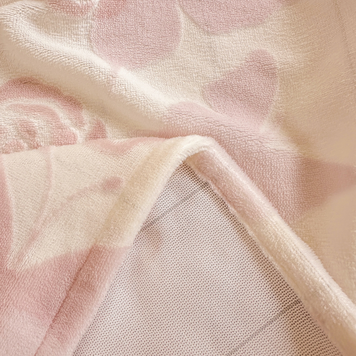 91家纺网 家纺一手货源 找家纺 灰鲸 2025新款立体雕花牛奶绒床单单床单单品床单单件 蝶花-粉