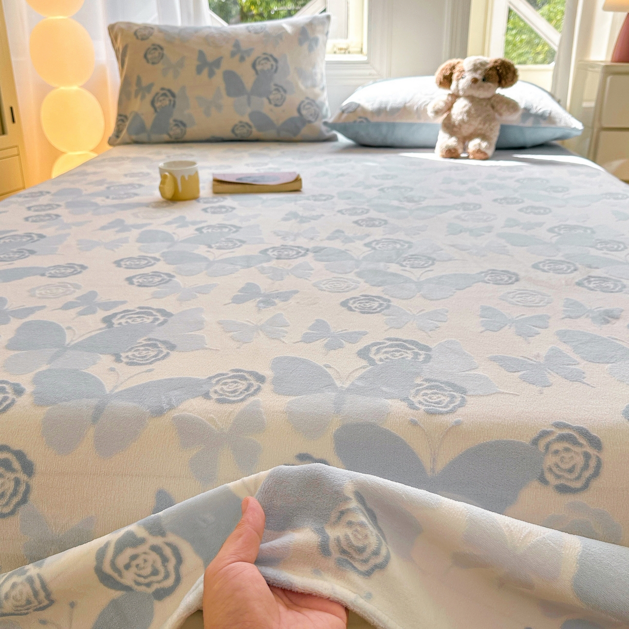 91家纺网 家纺一手货源 找家纺 灰鲸 2025新款立体雕花牛奶绒床单单床单单品床单单件 蝶花-蓝