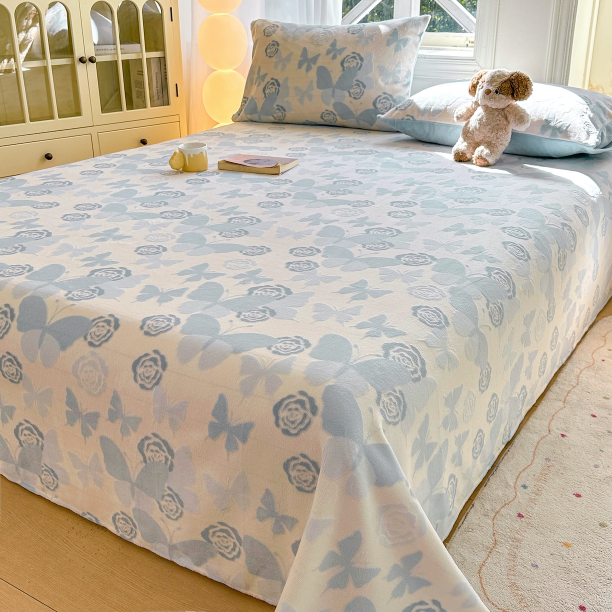 91家纺网 家纺一手货源 找家纺 灰鲸 2025新款立体雕花牛奶绒床单单床单单品床单单件 蝶花-蓝