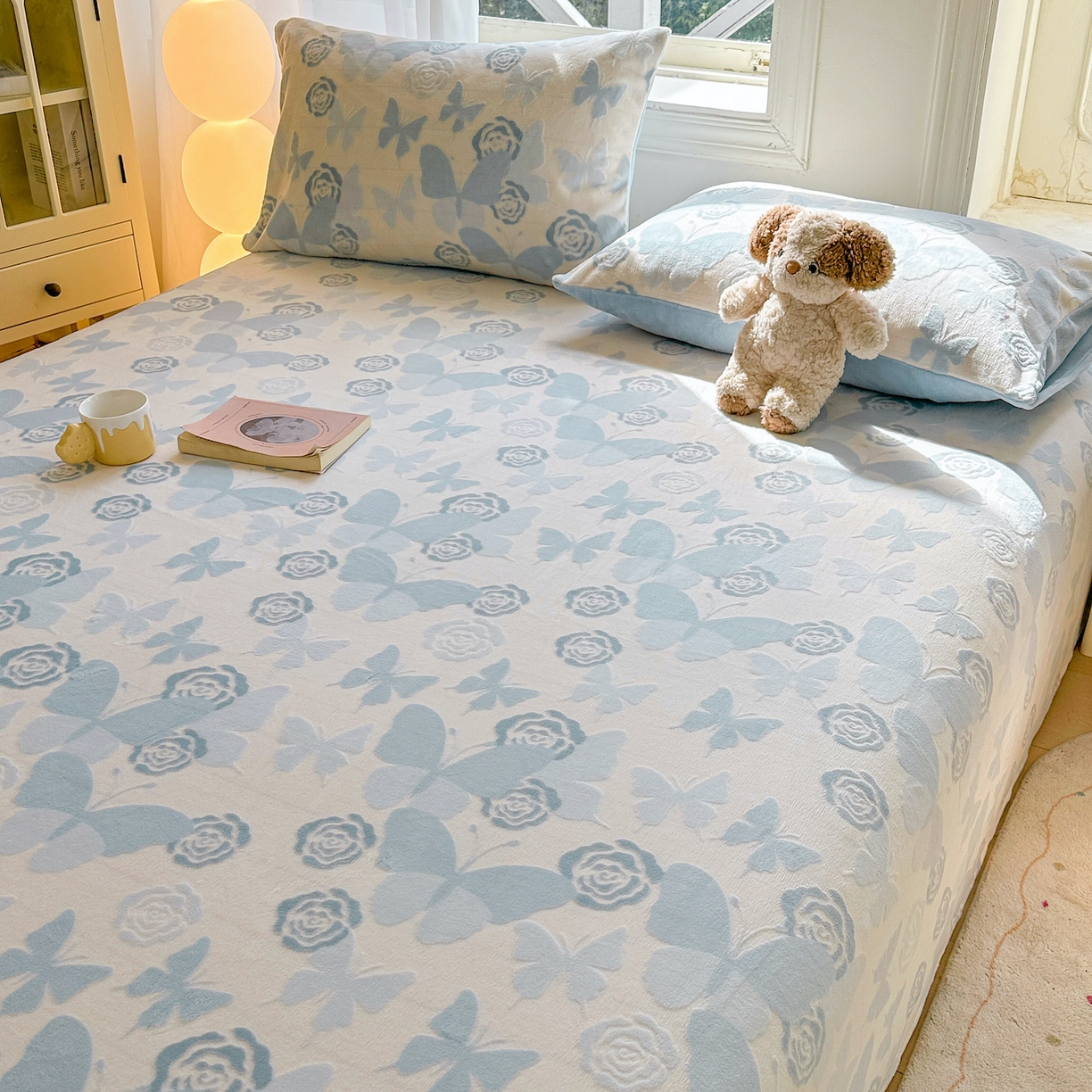 91家纺网 家纺一手货源 找家纺 灰鲸 2025新款立体雕花牛奶绒床单单床单单品床单单件 蝶花-蓝