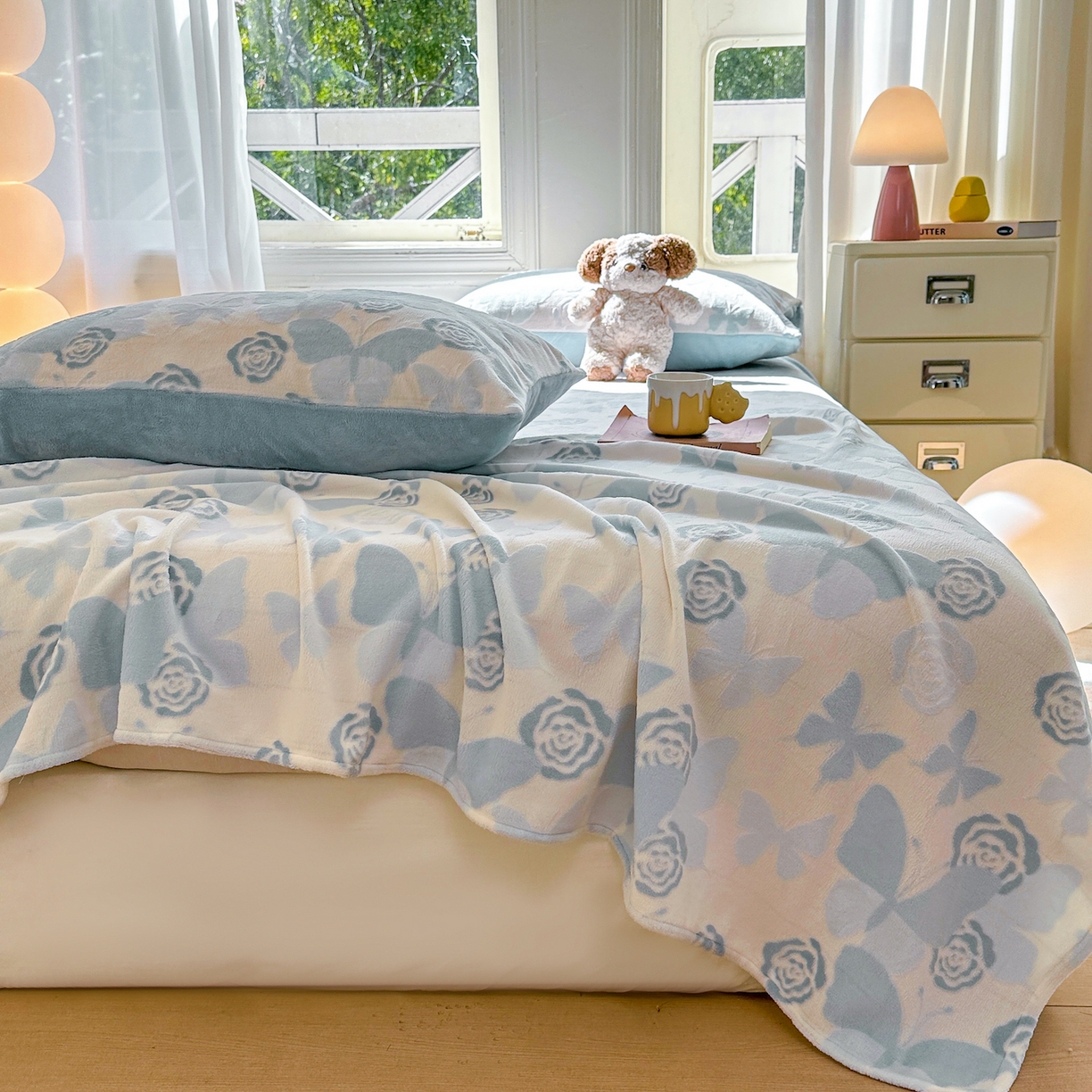 91家纺网 家纺一手货源 找家纺 灰鲸 2025新款立体雕花牛奶绒床单单床单单品床单单件 蝶花-蓝