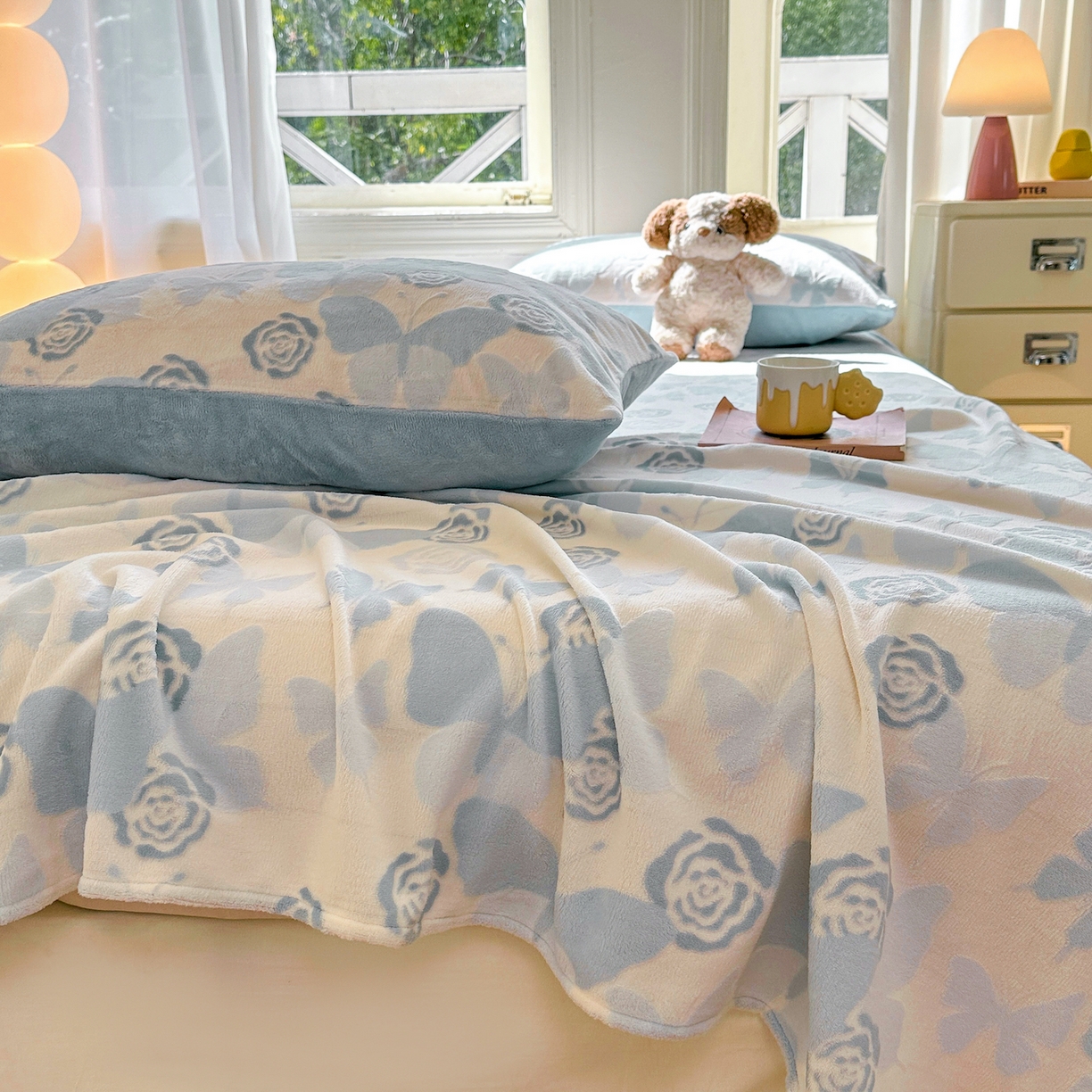 91家纺网 家纺一手货源 找家纺 灰鲸 2025新款立体雕花牛奶绒床单单床单单品床单单件 蝶花-蓝