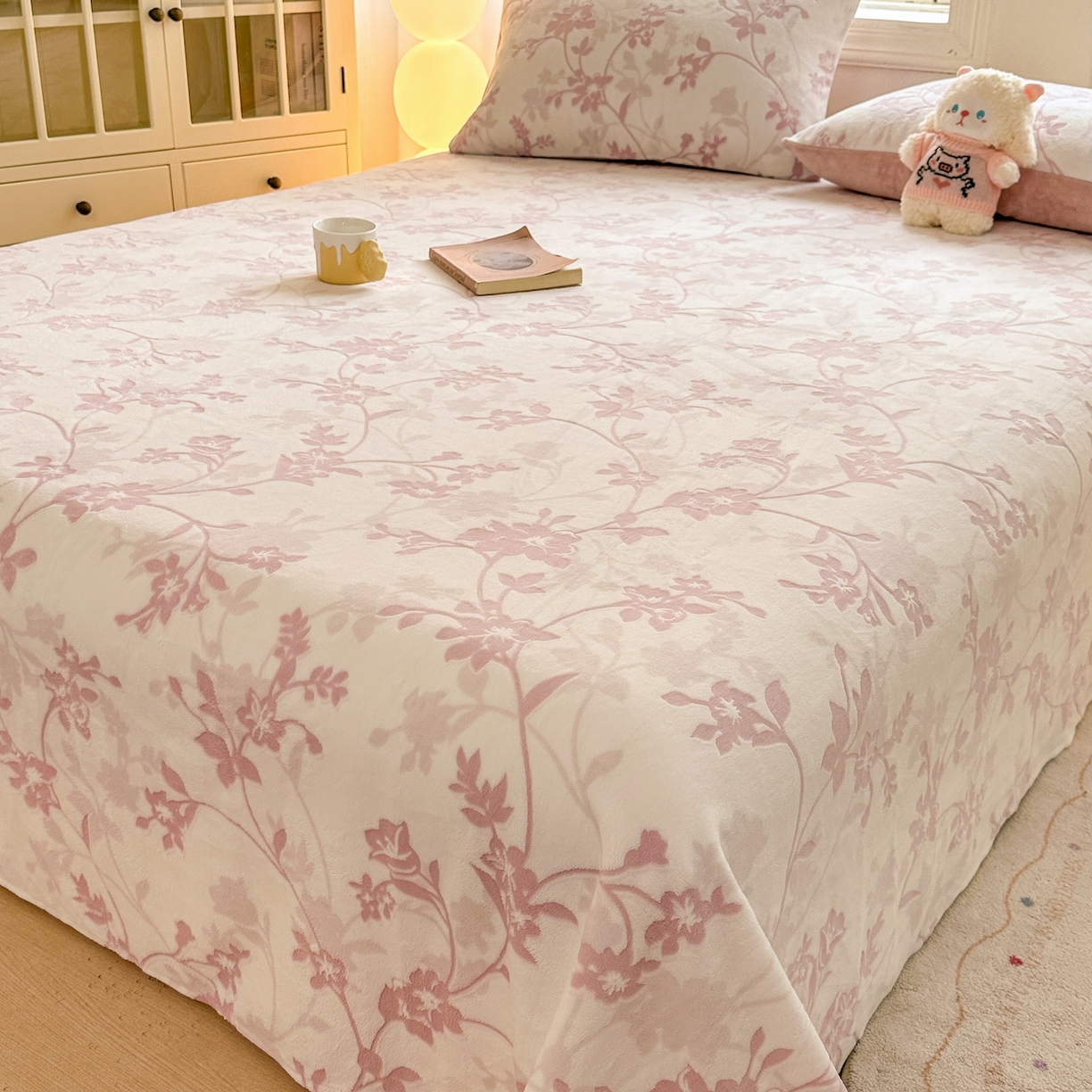 91家纺网 家纺一手货源 找家纺 灰鲸 2025新款立体雕花牛奶绒床单单床单单品床单单件 繁花-粉