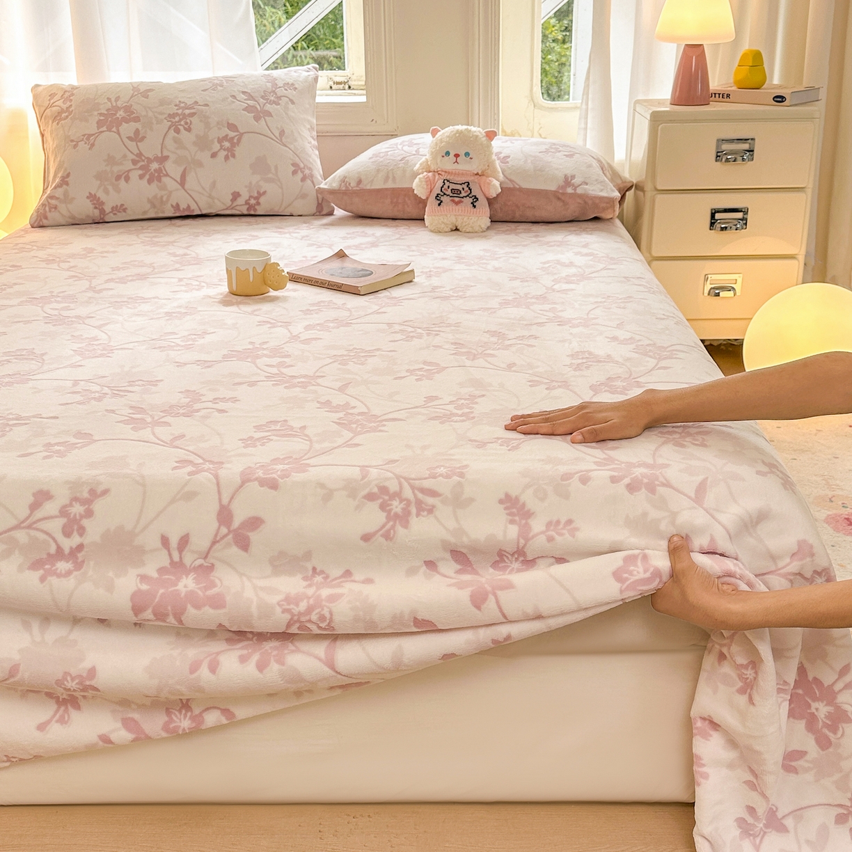 91家纺网 家纺一手货源 找家纺 灰鲸 2025新款立体雕花牛奶绒床单单床单单品床单单件 繁花-粉