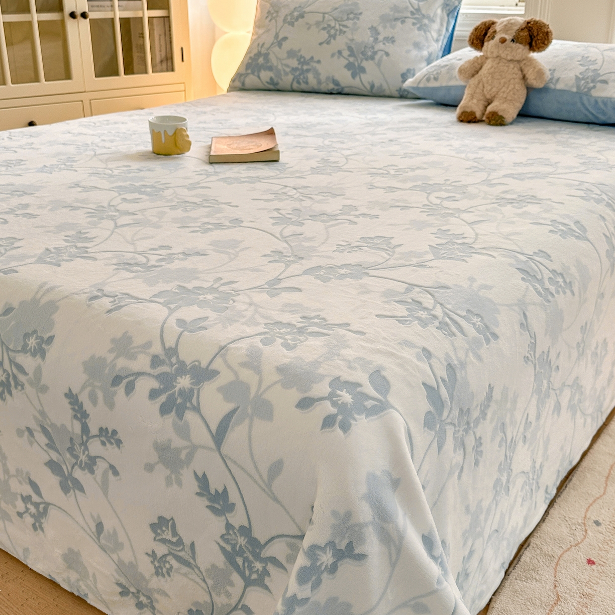 91家纺网 家纺一手货源 找家纺 灰鲸 2025新款立体雕花牛奶绒床单单床单单品床单单件 繁花-蓝