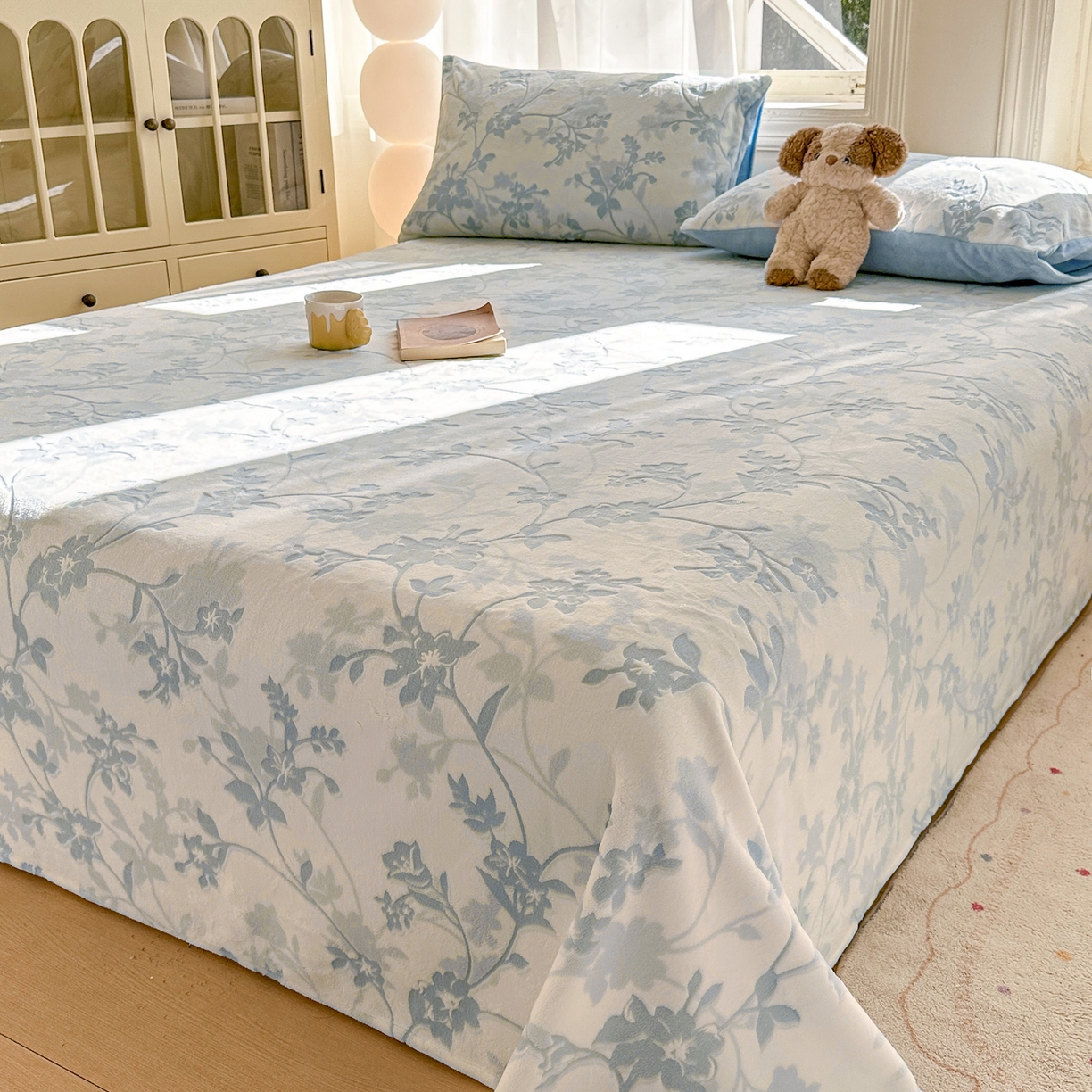 91家纺网 家纺一手货源 找家纺 灰鲸 2025新款立体雕花牛奶绒床单单床单单品床单单件 繁花-蓝