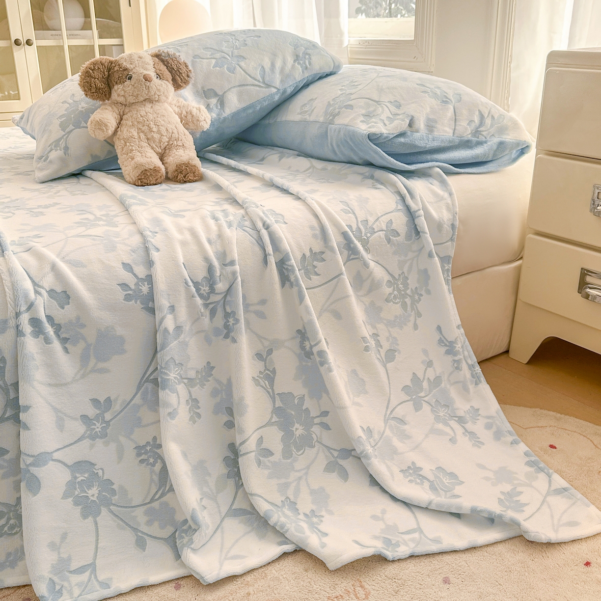 91家纺网 家纺一手货源 找家纺 灰鲸 2025新款立体雕花牛奶绒床单单床单单品床单单件 繁花-蓝