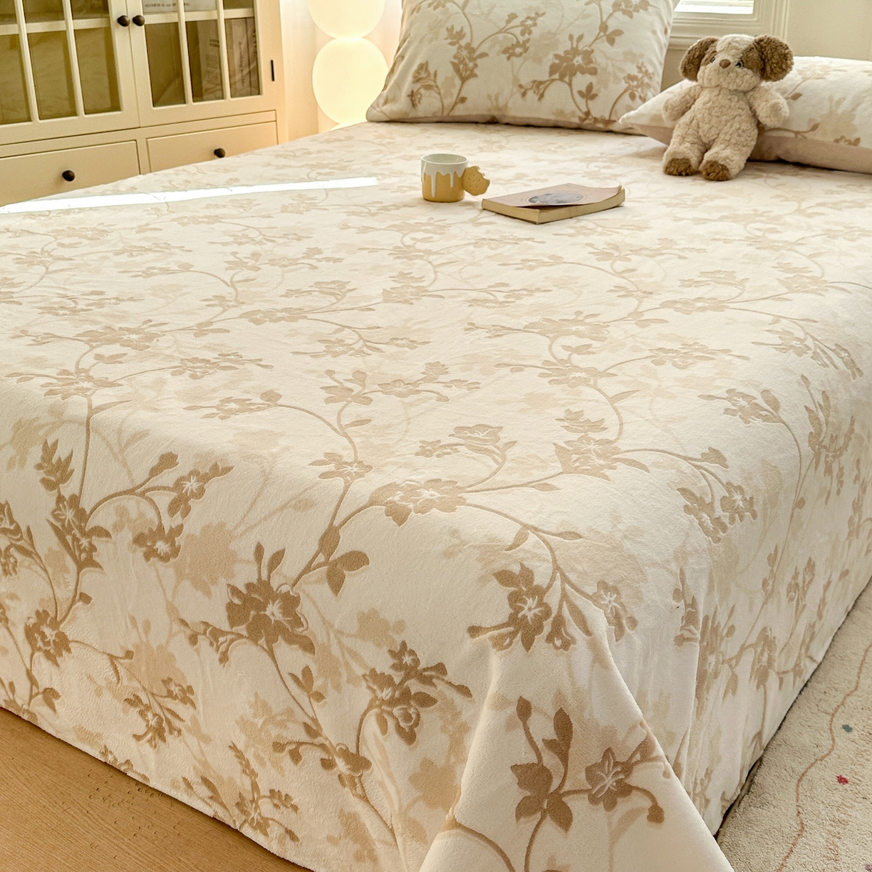 91家纺网 家纺一手货源 找家纺 灰鲸 2025新款立体雕花牛奶绒床单单床单单品床单单件 繁花-杏