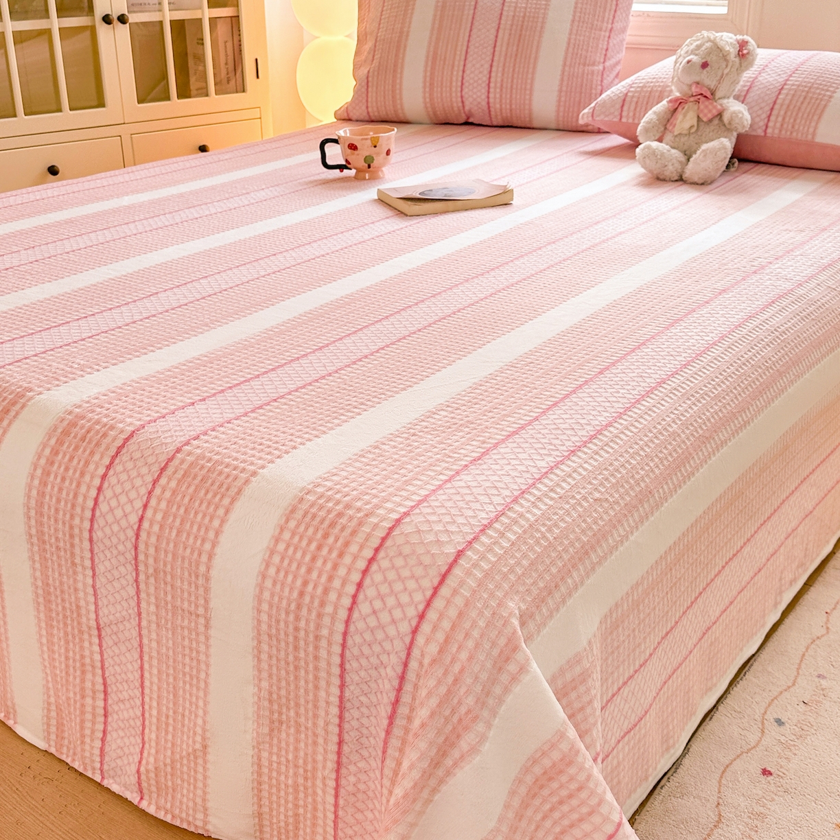 91家纺网 家纺一手货源 找家纺 灰鲸 2025新款立体雕花牛奶绒床单单床单单品床单单件 泛歌-粉