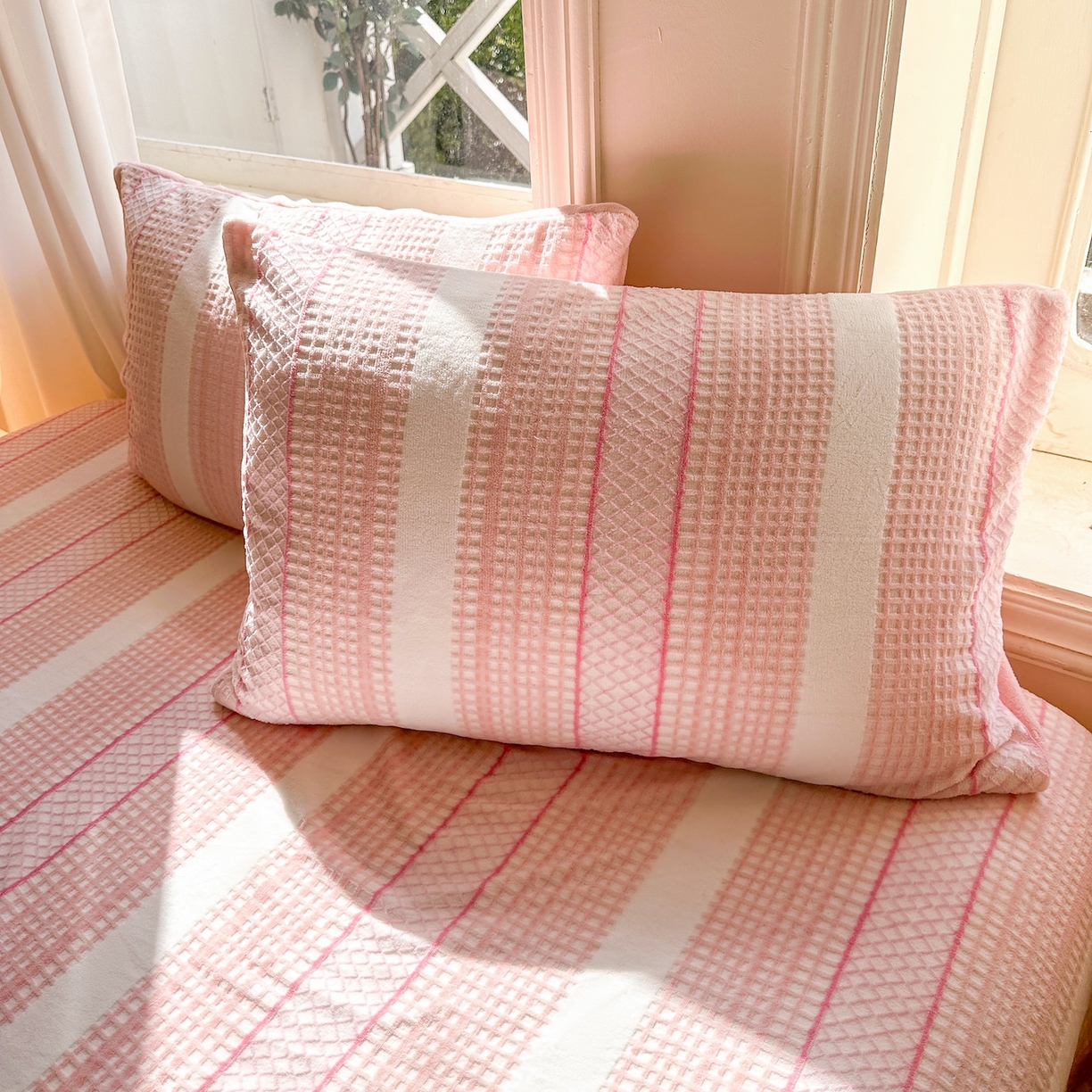 91家纺网 家纺一手货源 找家纺 灰鲸 2025新款立体雕花牛奶绒床单单床单单品床单单件 泛歌-粉